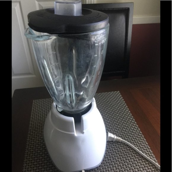 Oster  Push Button Blender, White - Picture 4 of 5
